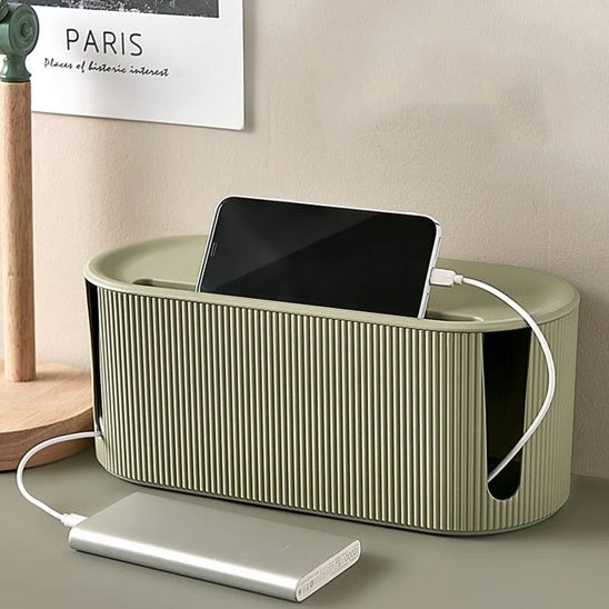 boite range cable verte téléphone chargé et chargeur