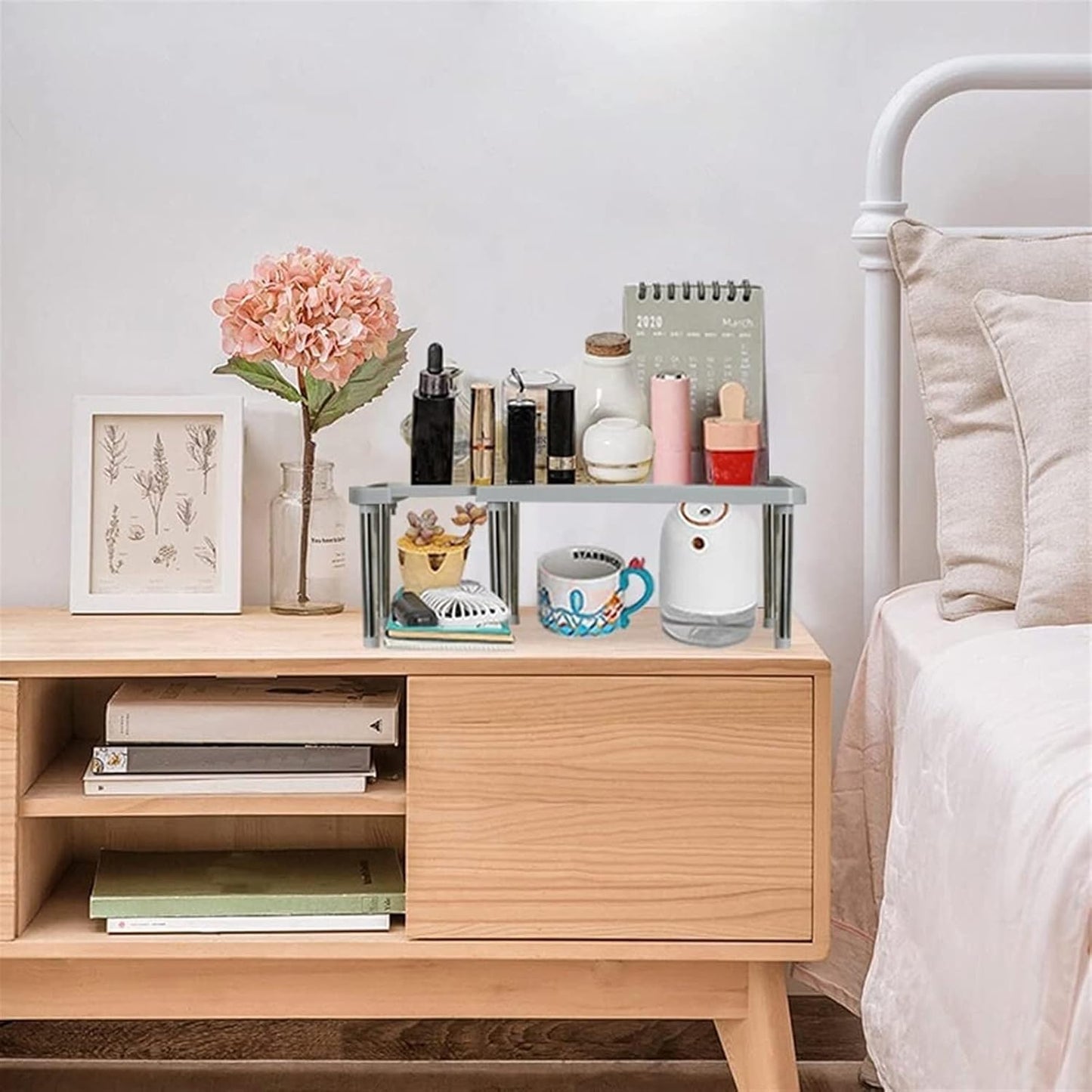 bureau etagere gris bureau chambre cosmetiques calendrier