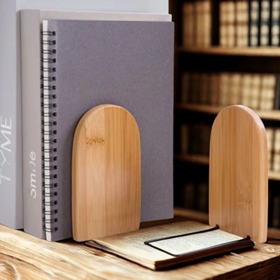 serre livre bambou soutenant livres bibliotheque en arriere plan bambou