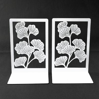 serre livre blanc avec ginkgo sur arriere plan noir
