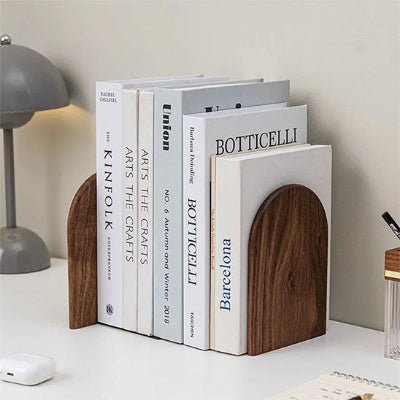serre livre bois livres sur bureau blanc lampe touchedeboisure