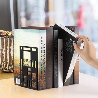 serre livres design carre main prend livre designmoderne