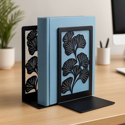 sur bureau bois pale serre livre ginkgo couverture livre bleu