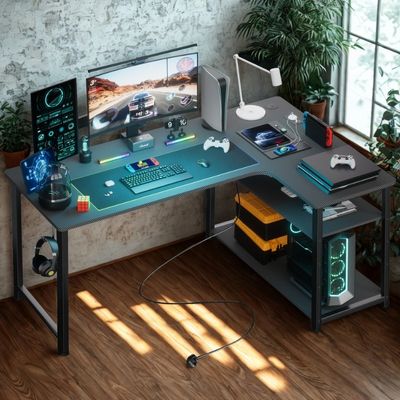 bureau avec rangement écran écouteurs plantes