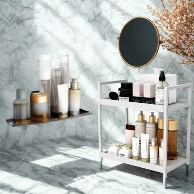 bureau étagère crèmes miroir plante marbre salle de bain