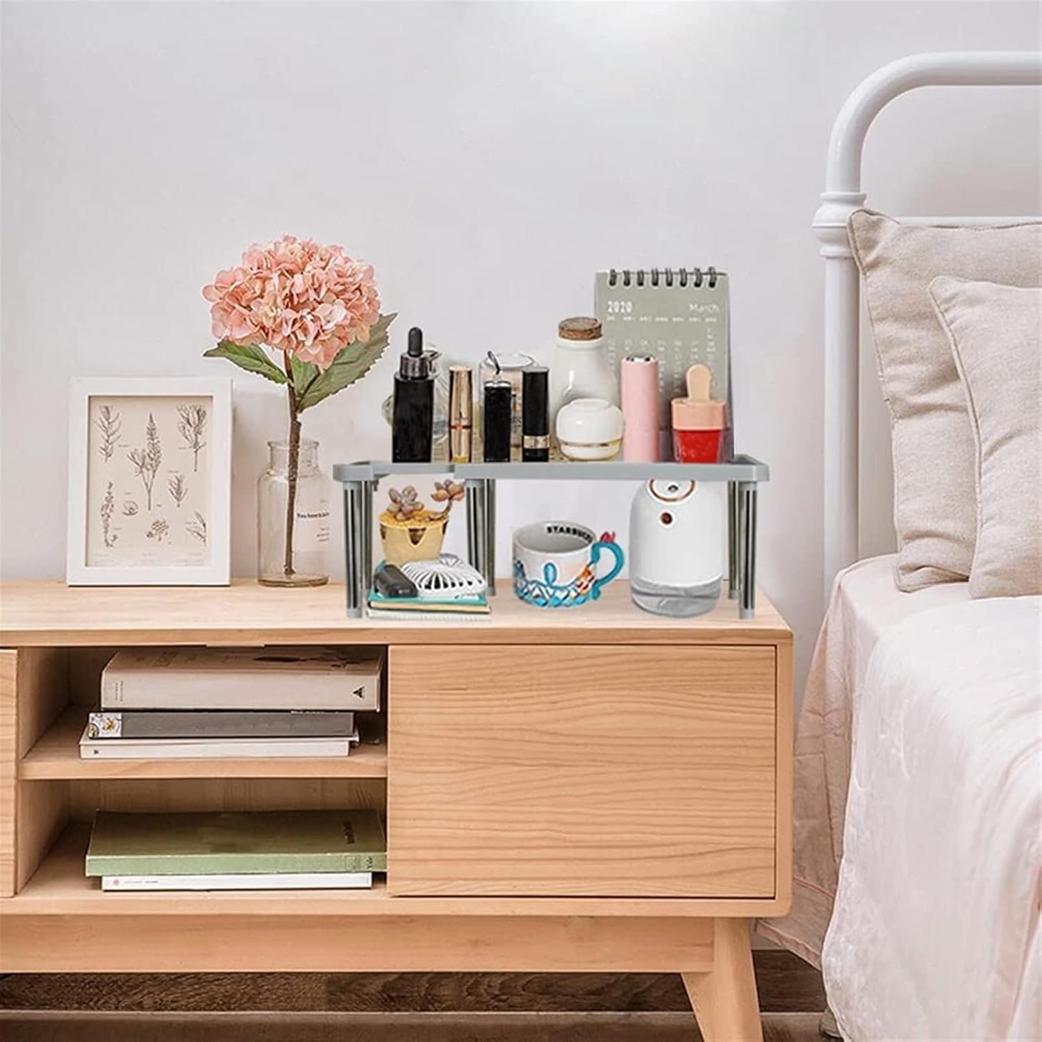 bureau etagere gris bureau chambre cosmetiques calendrier