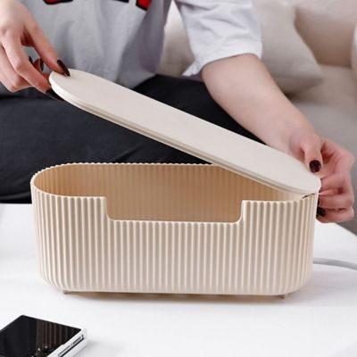 cache cable telephone beige boitier entrain fermer femme