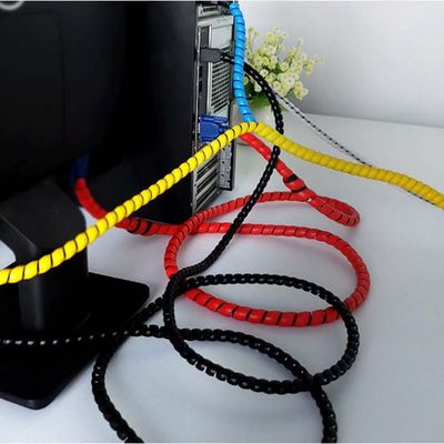 cache fil electrique derrière ordinateur