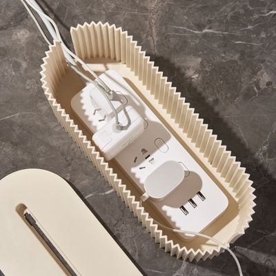 cache pour fil électrique beige vue dessus multiprise rangée boite