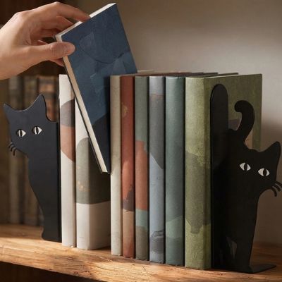 cale livre 2 chats sortant des livres main prend livre