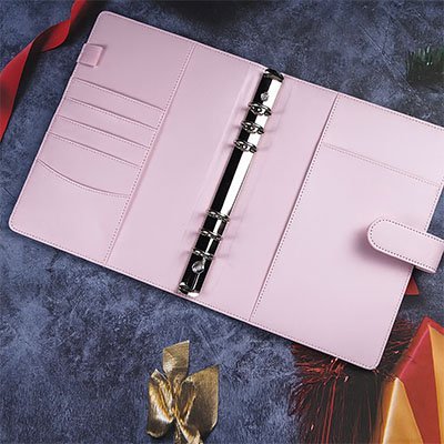 Classeur ouvert vide couleur rose
