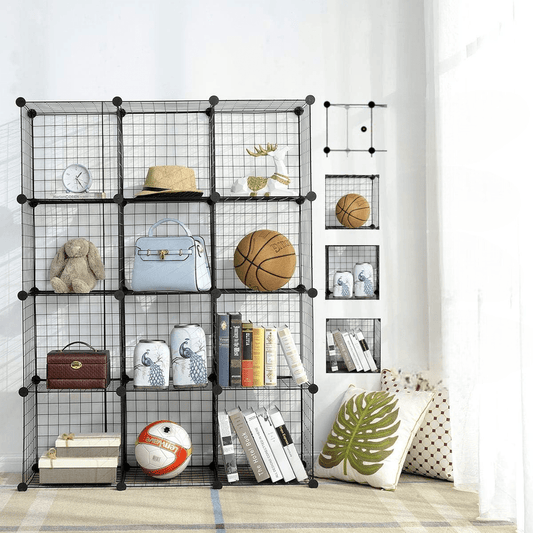 cube rangement noir avec ballon livres sac a main