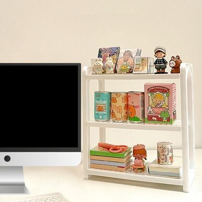 étagère bureau sur bureau avec statuettes livres pots