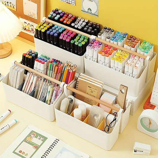organisateur de bureau positionné pour crayons notes articles