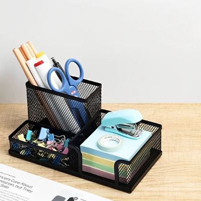 organisateur de bureau sur bureau bois feuille pinces post-it