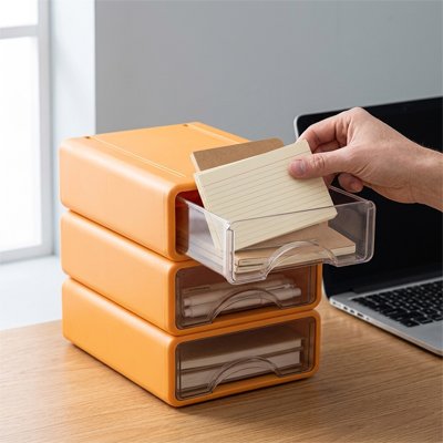 Organisateur de bureau main prend papier tiroir
