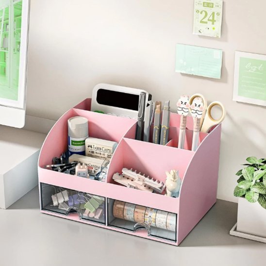 Organisateur de bureau sur bureau plante post-it mur
