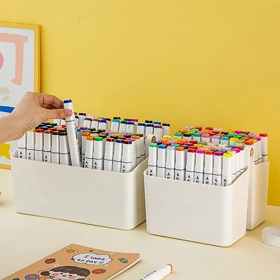 organisateur de bureau main place crayon dedans