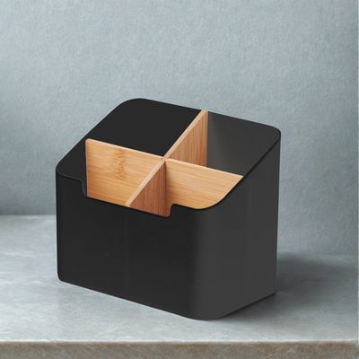 organiseur de bureau noir sur tablette