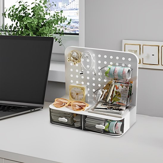 Organiseur de bureau sur bureau ordinateur plante fenetre