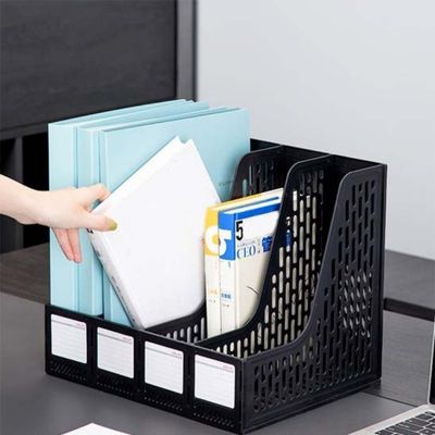 organiseur pour bureau noir main prend document bien organise