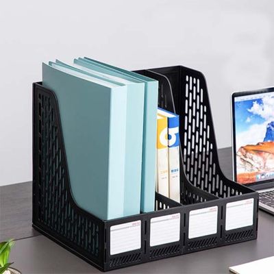 organiseur pour bureau sur bureau avec documents et ordinateur
