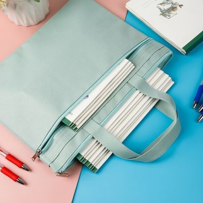 porte document cahier blancs pochettes ouvertes crayons