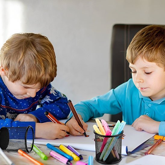 Pot a crayon enfant qui font des dessins