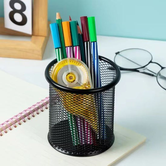 Pot a crayon noir avec crayons