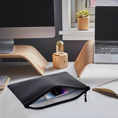 range document ouvert téléphone rangé ordinateur