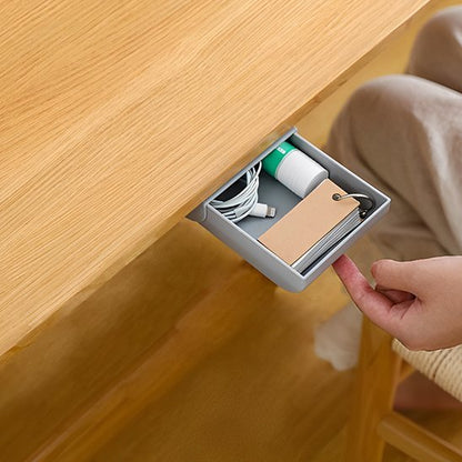 Rangement bureau sous bureau personne assise doigt dessus