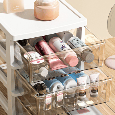 tour de rangement plastique avec produits beaute