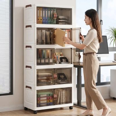 tour de rangements plastique femme prend dossier