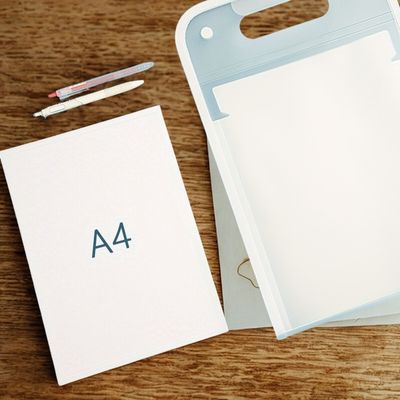 trieur blanc format a4 démontré crayons sur table