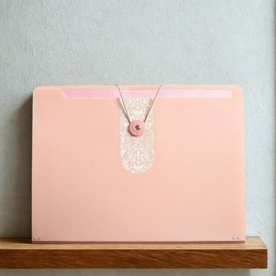 trieur rose sur tablette bois